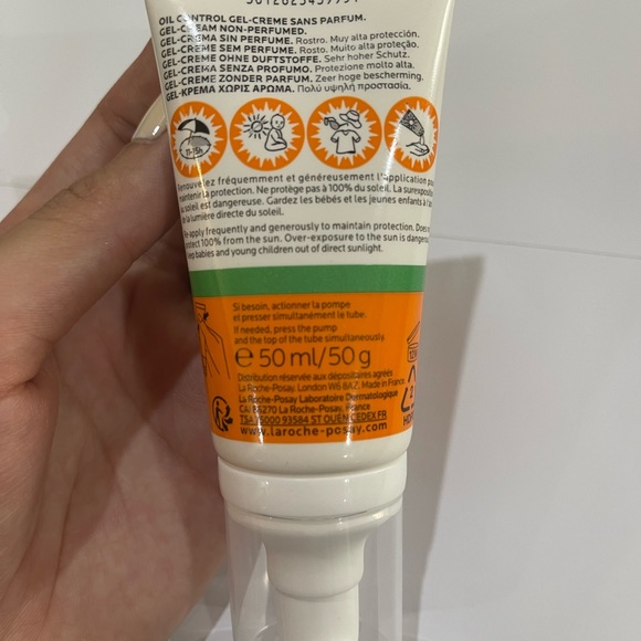 La Roche - Posay Anthelios UVMune 400 sunscreen - Picture 2 of 4